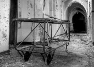 trolley bw 1 sm.jpg
